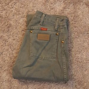 Wrangler women's green jeans, size 5 x 34